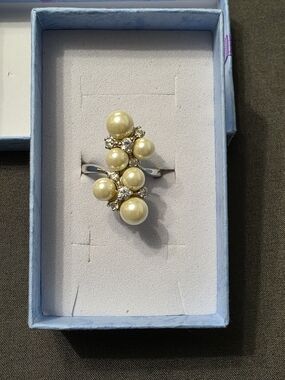 Estate Faux Pearl Cluster Ring with Clear Crystal Accents - Item 491